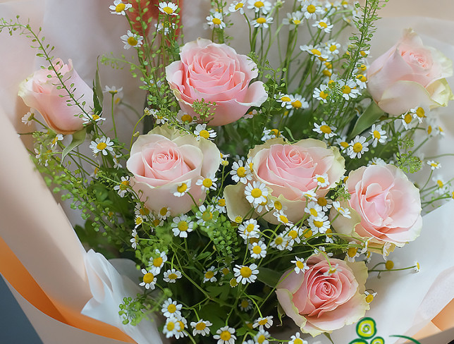 Bouquet of Wild Daisies and Pink Roses "Tenderness" photo